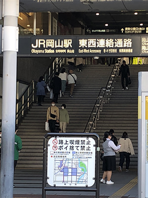 02_岡山駅東口階段